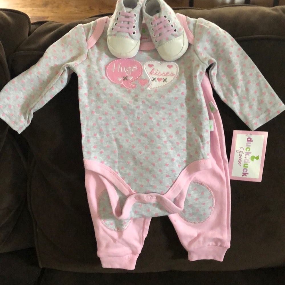 NWT! 0-3M baby girl outfit w booties